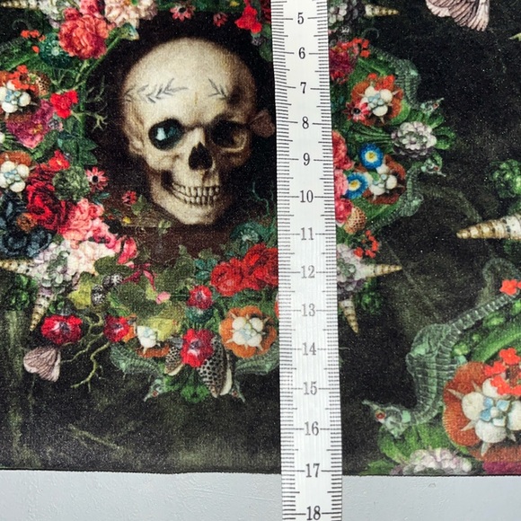 Vogliobene pouch with skull and flowers - Picture 14 of 15